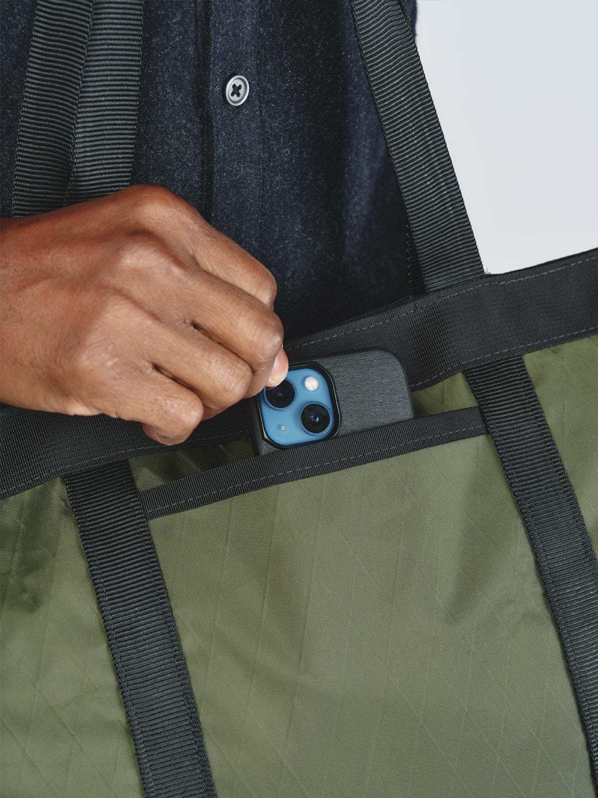 Helix 15L Tote - Image 12